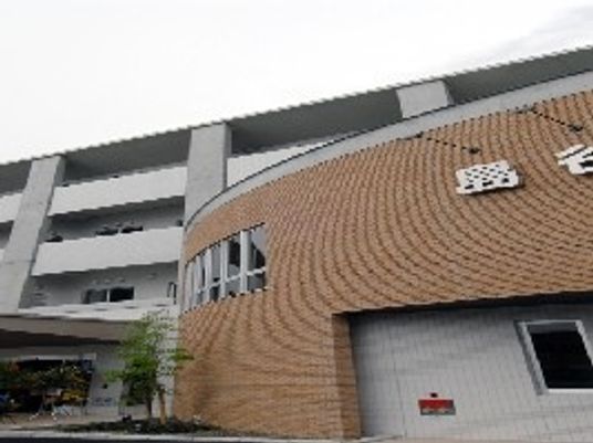 曲線外壁の施設外観  