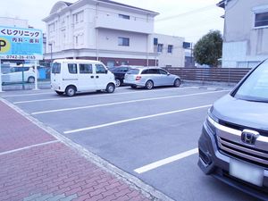 駐車場のある外観  