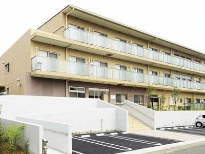 多階層の建物外観