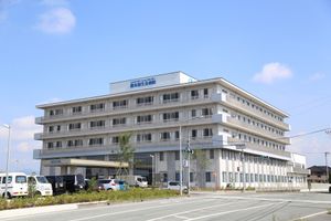 病院風の外観  