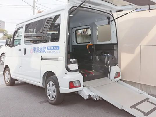 送迎車のスロープ付き後方です  