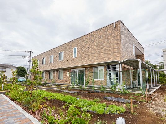 中庭のある建物外観  
