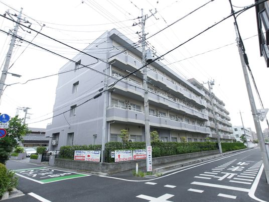 清潔感のある建物正面