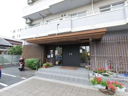 明るく清潔なエントランス