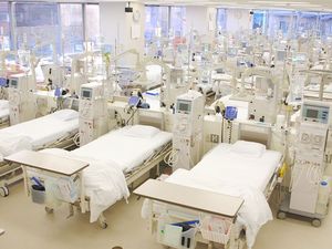 機器が並ぶ療養室  