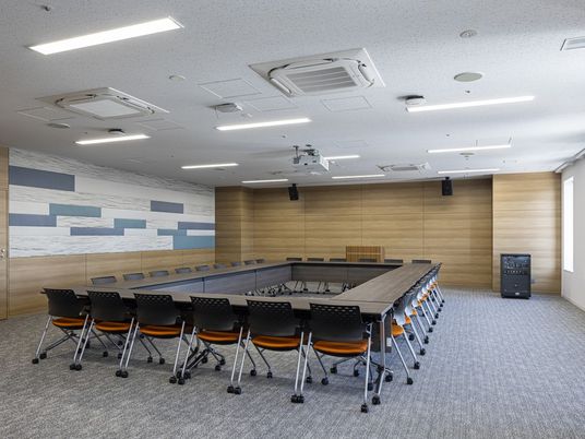 多目的室の会議机  