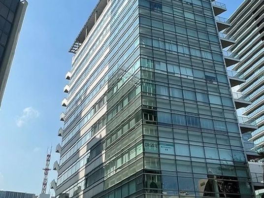 高層ガラス外観  
