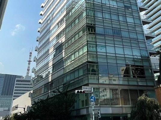 外観のガラス張り建物  