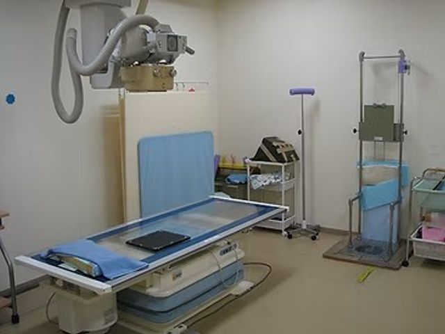 機能訓練用の器具がある部屋 機能訓練室   リハビリ用の機器や補助器具が整った空間です。就業先として、利用者さまの訓練を支える環境が見えます。
