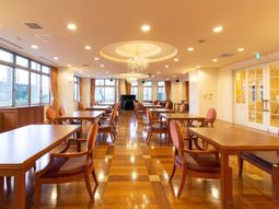 広々とした明るいダイニング