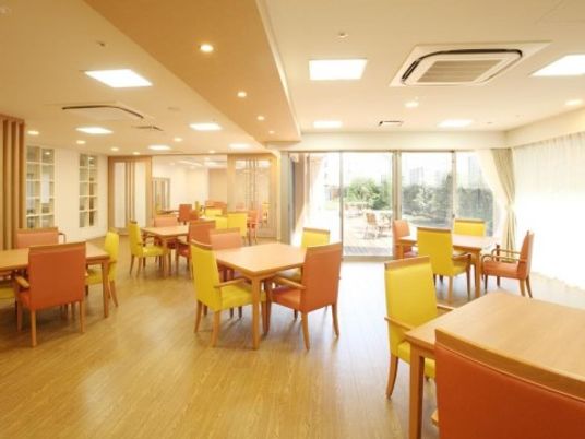 明るいダイニングルーム