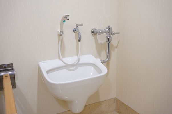 洗面台と手すり設備