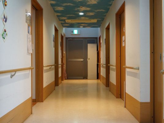 手すり付き廊下