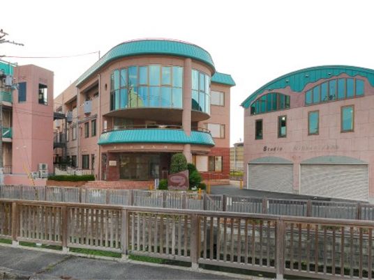 外観の建物正面  