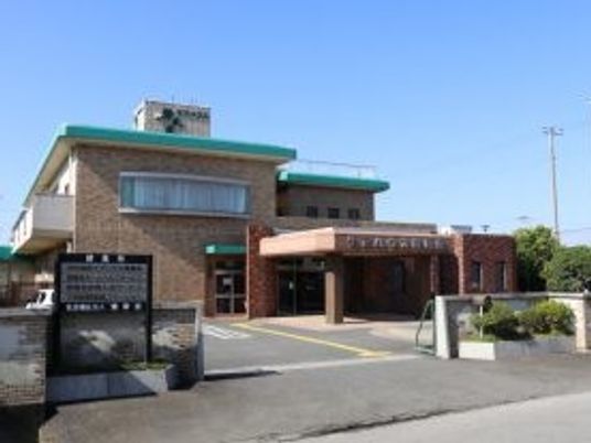 明るい外観の建物  