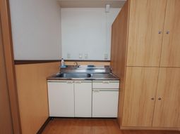 調理設備のキッチン