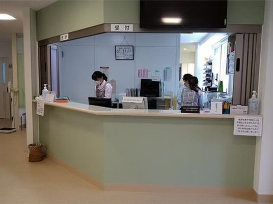 受付カウンターのあるロビー  