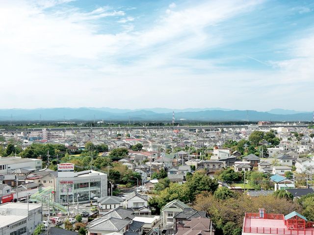 広がる街並みと山並み 周辺環境 清々しい空気と広い眺望を楽しめます。職員も心地良い環境です。