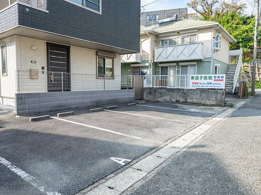 駐車場のある外観  