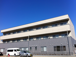広々としたモダンな外観