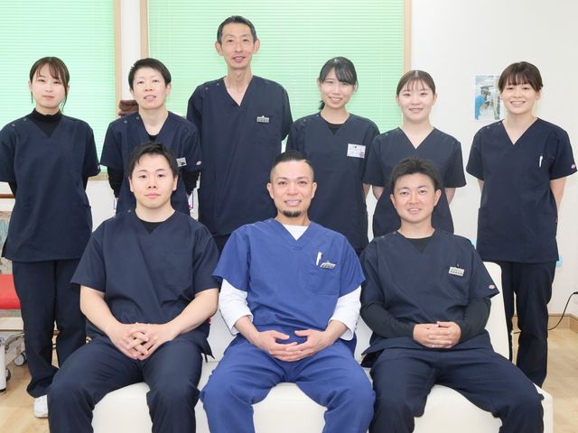 笑顔のスタッフ スタッフイメージ 明るい笑顔のスタッフが働く温かい雰囲気の施設です。安心して働く環境が整っています。