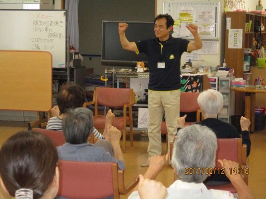 体操をする様子の部屋  