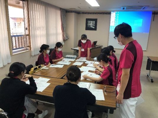 スタッフ研修の多目的室  