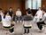 会話する人々の多目的室  