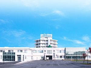 明るい外観の建物  