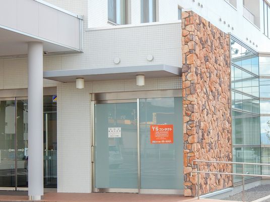施設の外観入口  