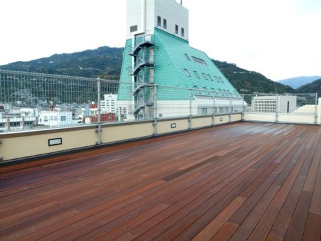 広々とした屋上テラス 屋上 清々しい空気と開放感が自慢の屋上テラスです。ここでのひと時は、日々の忙しさを忘れさせてくれるでしょう。