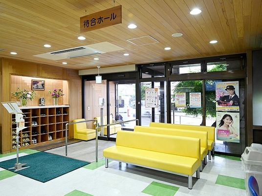 明るい待合ホール  