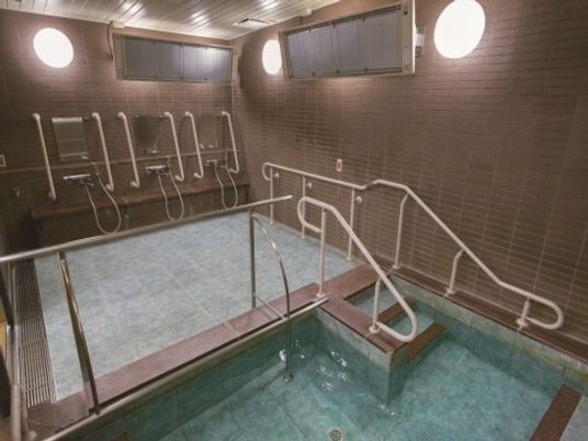 「ニチイホーム 大宮」の一般浴室。ゆったりと入浴できる浴室。