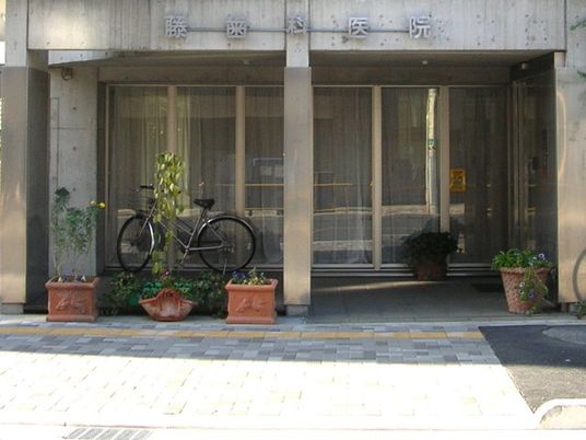病院の出入口  