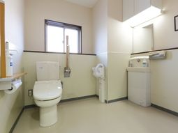 清潔なトイレの一室