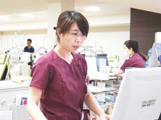 スタッフが働く受付  
