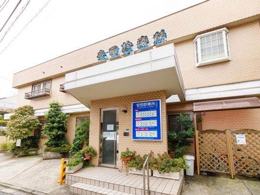 建物正面の入口  