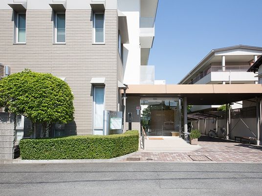 建物正面の出入口  