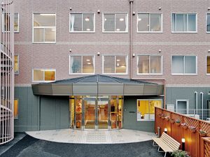 きれいな建物のエントランス