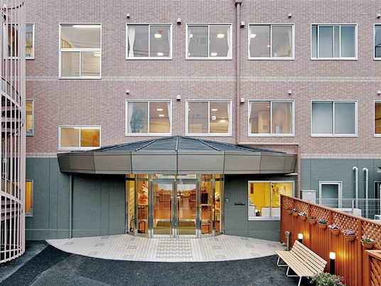 きれいな建物のエントランス