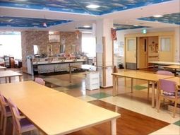 明るい食堂の様子