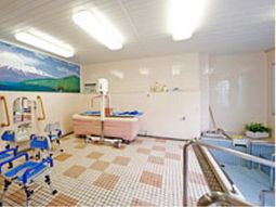 明るい浴室設備