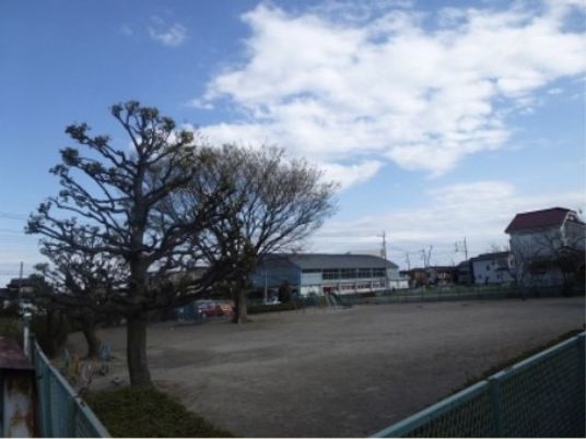 開放感ある施設の外観