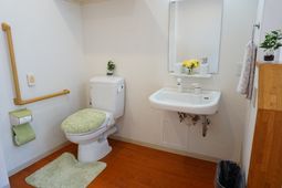 清潔な洗面トイレ空間
