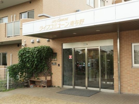 明るく清潔なエントランス