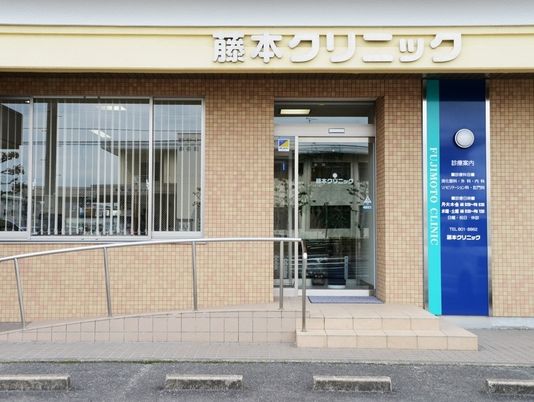 クリニックの入口外観  