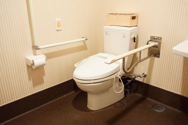 バリアフリー設計のトイレ