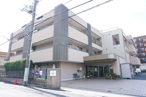 多階層の建物正面