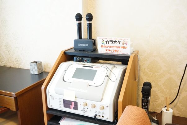 カラオケ機器とマイク