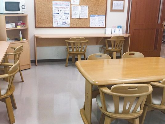 木目調の食堂  